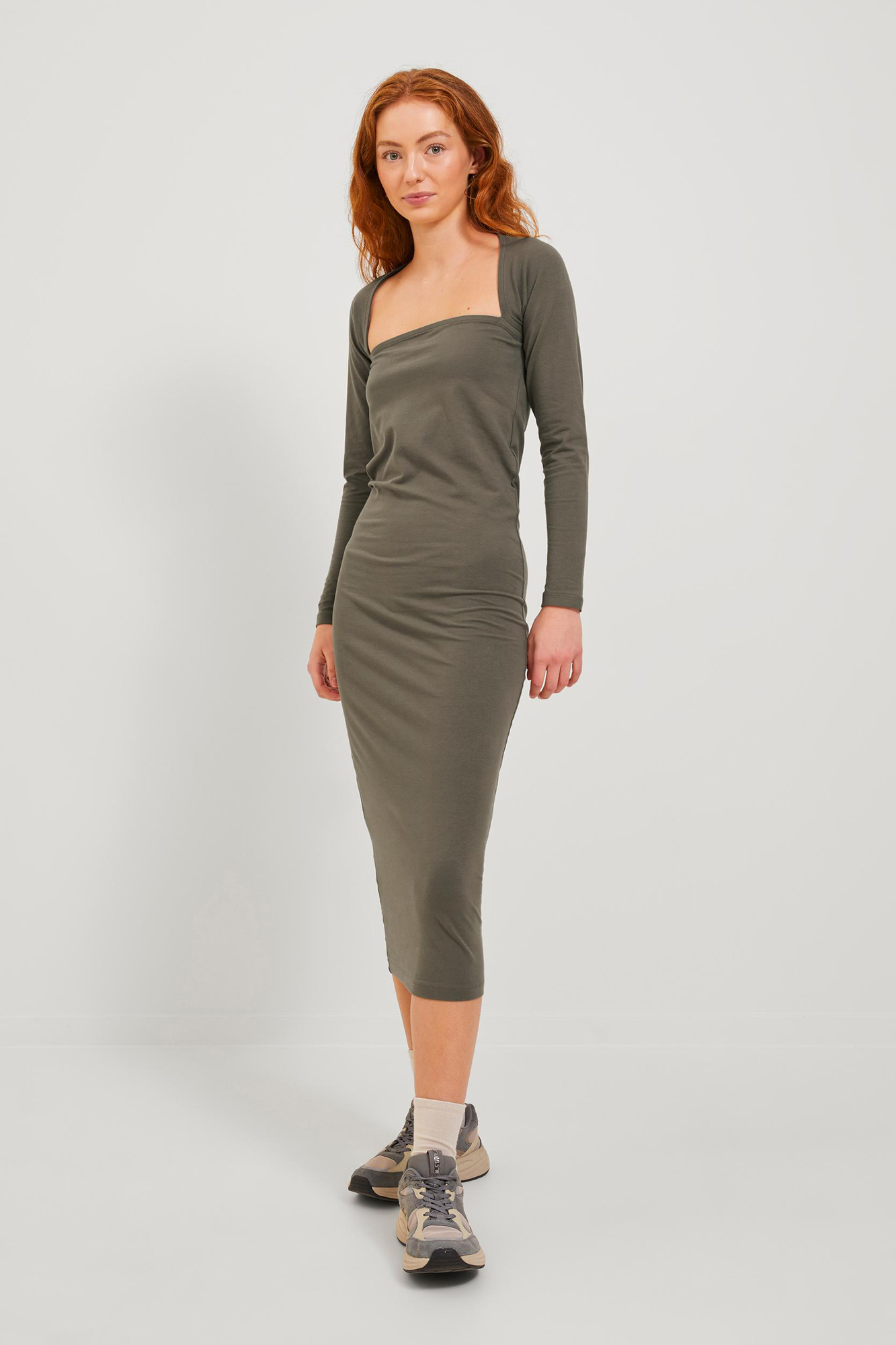 Vestido midi feminino de manga comprida