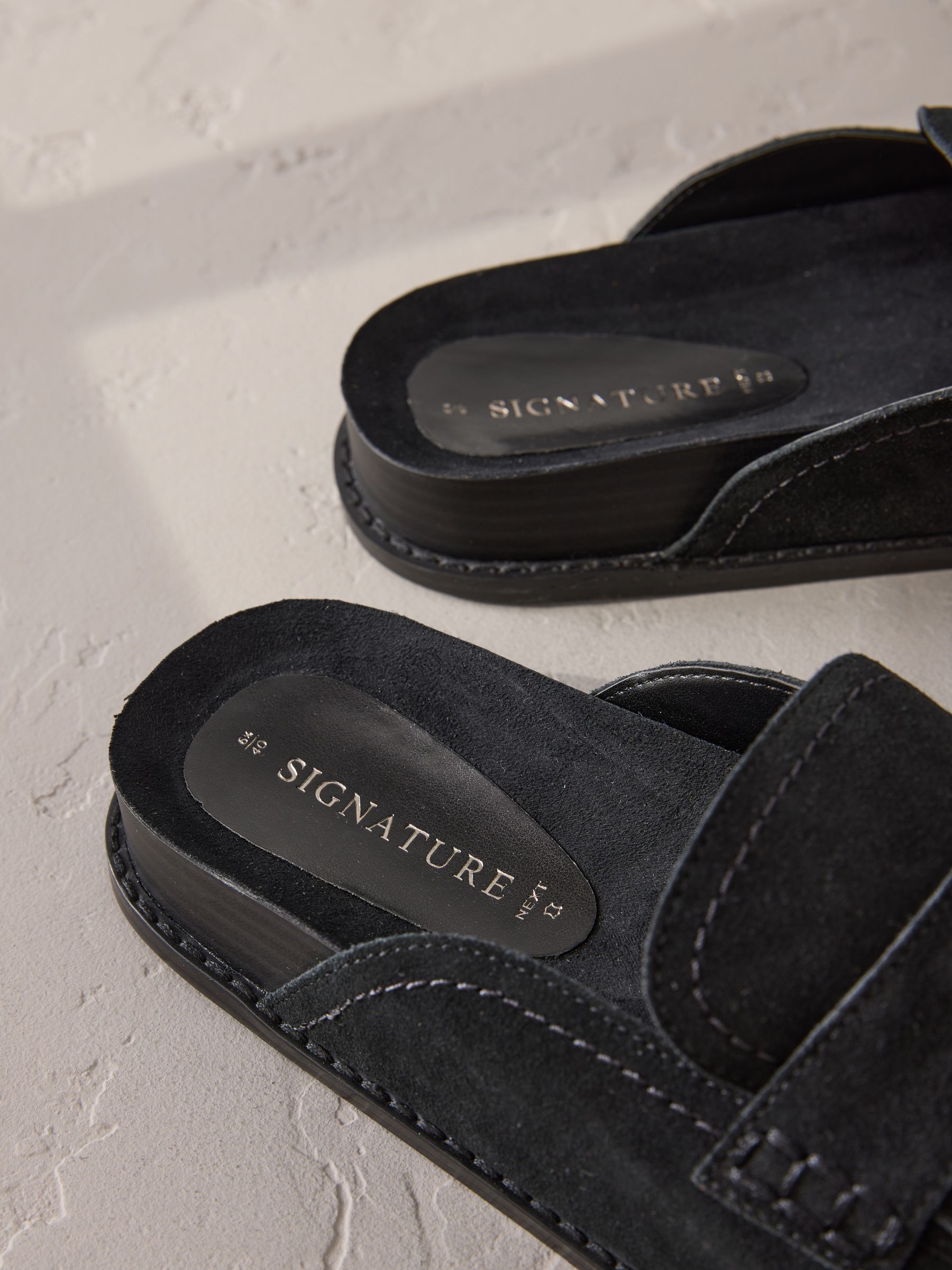 Zwart - Signature Premium Leather Suede Fringe Footbed Mules