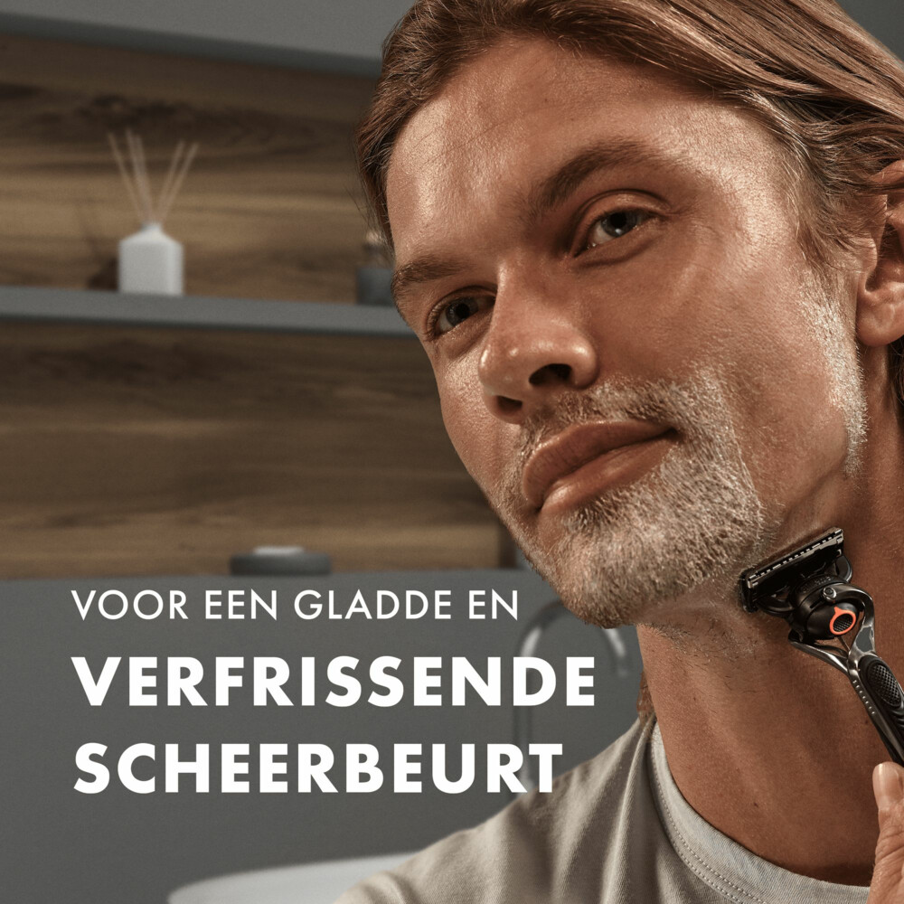 Gillette Fusion Scheerschuim Met Amandelolie Voor De Gevoelige Huid250 ml