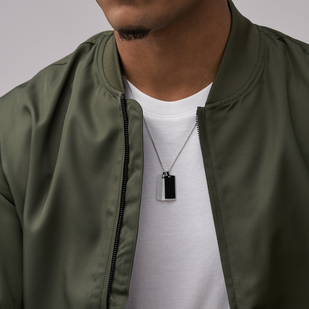 Collier FOSSIL acier inoxydable plaques militaires acier et onyx 60 cm