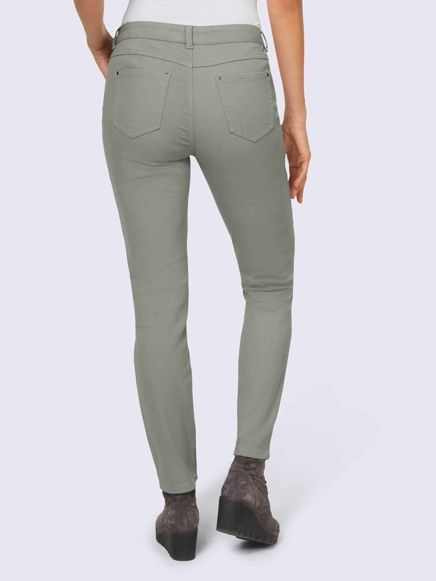 Pantalon pierres brillantes sur les poches