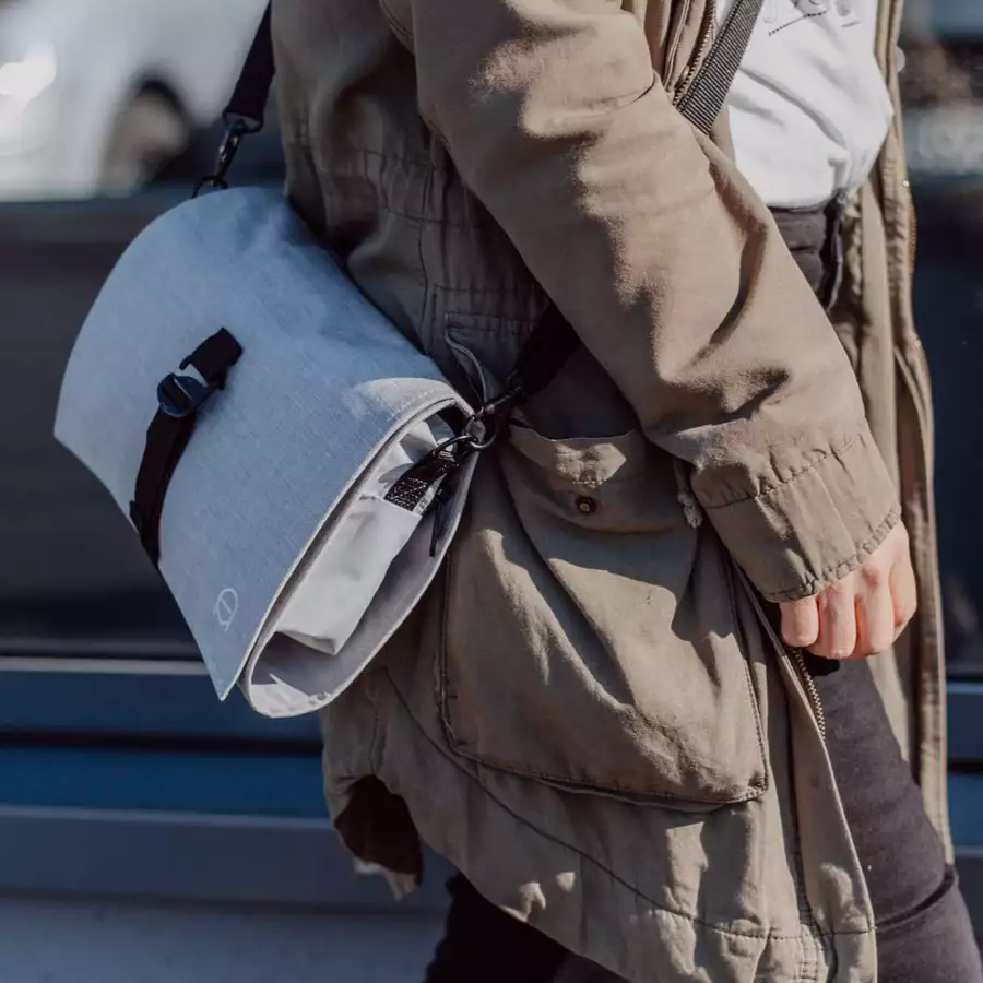 Anna und Oskar Faire Wickeltasche Friedchen aus recyceltem Material Hellgrau