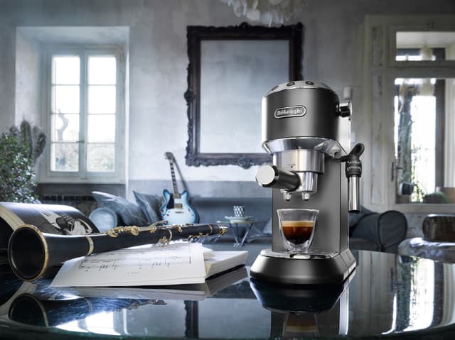 DeLonghi Dedica espressomaskine EC685BK (sort)