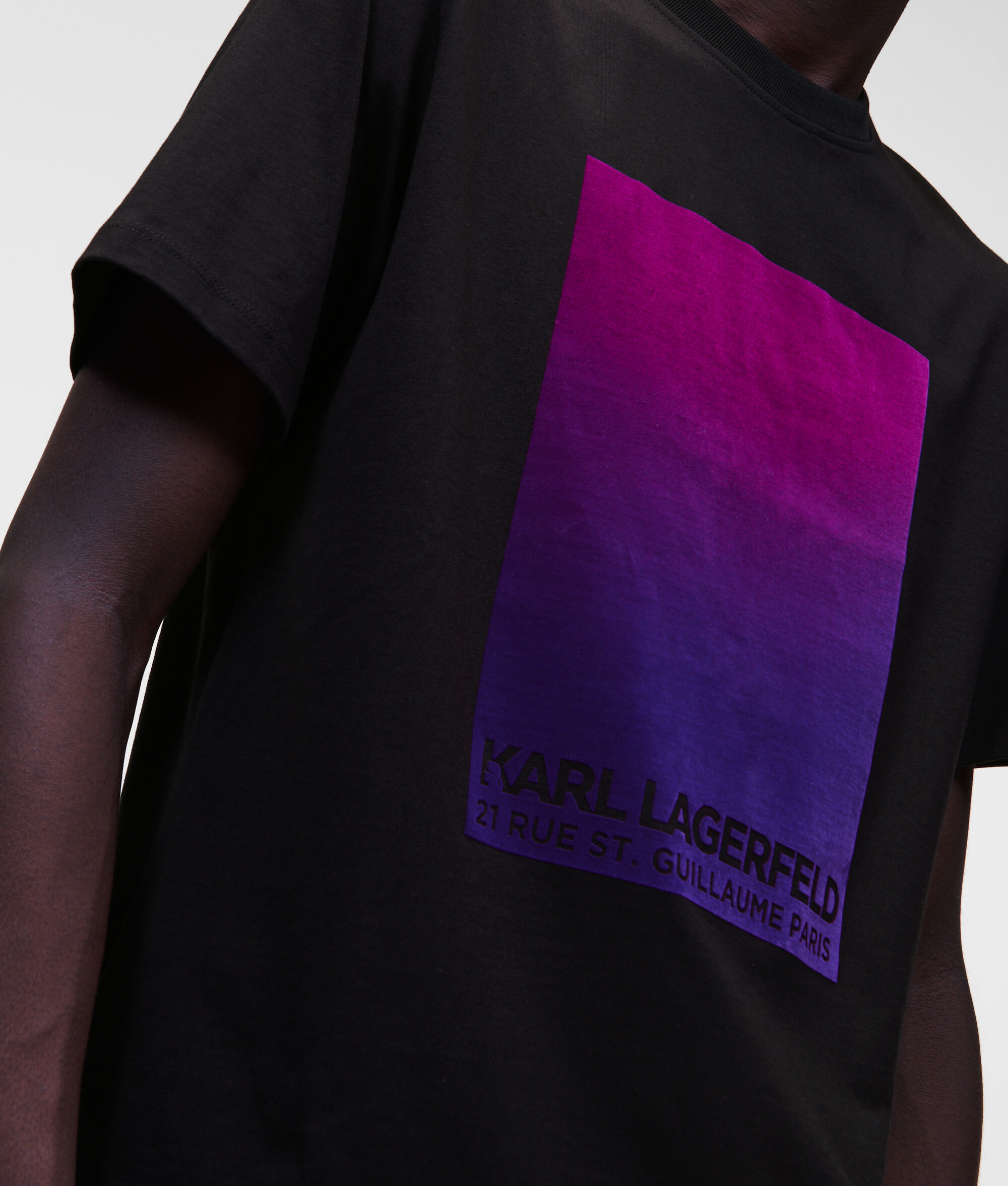 T-SHIRT AVEC LOGO ADRESSE IMPRIMÉ FLOQUÉ
