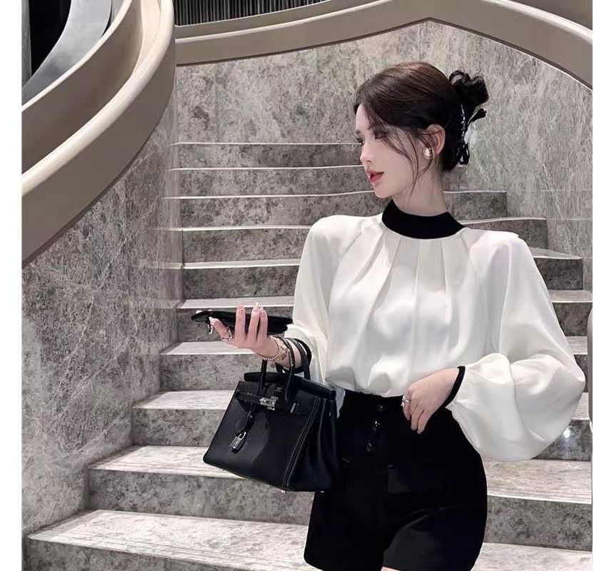 Everose - Blouse met lange mouwen en mockneck en tweekleurige plooien