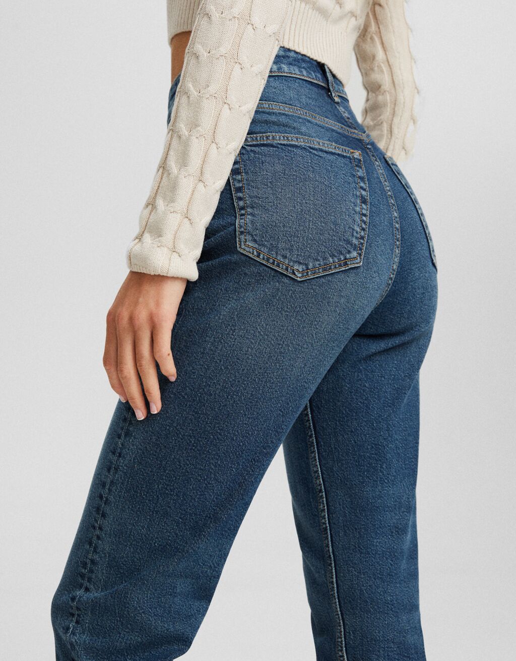 calças jeans confortáveis de mãe