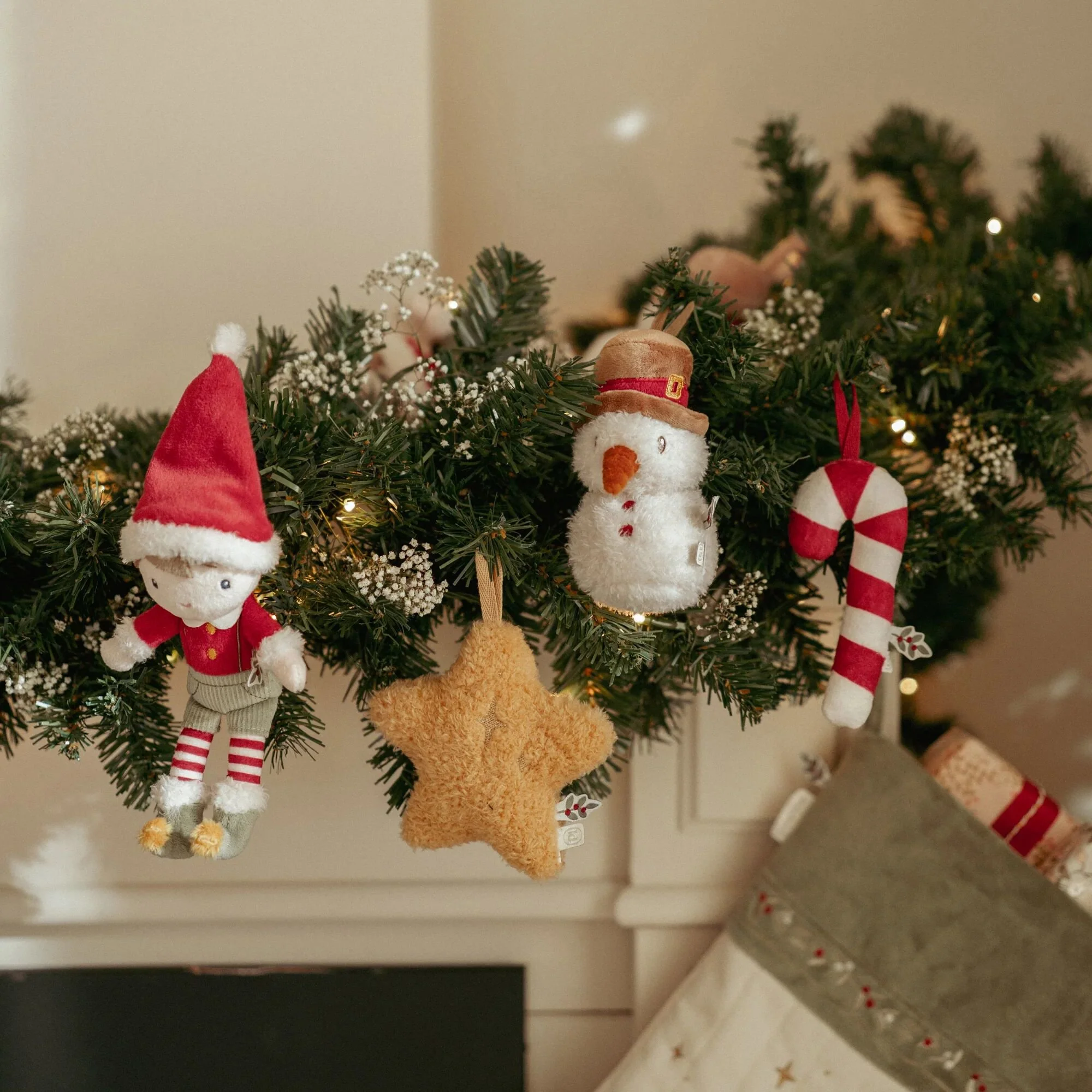 Kersthangers Jim Set – Meerkleurig – Christmas – 4 stuks – Pluche kerstdecoratie