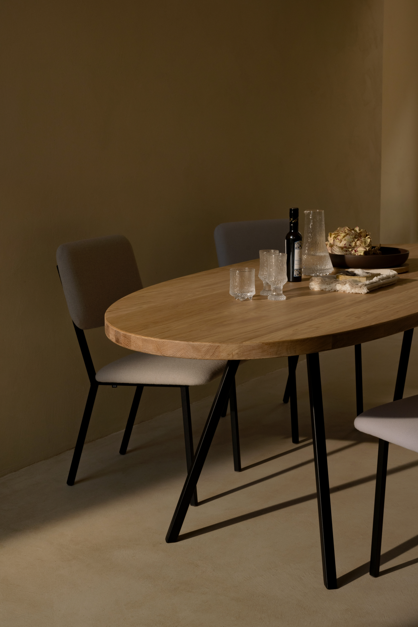 Studio HENK tafel Slim Co Blob, zwart frame - Smart Collectie 260 x 100 cm | Eikenhout | Verjongde rand | Frame Zwart