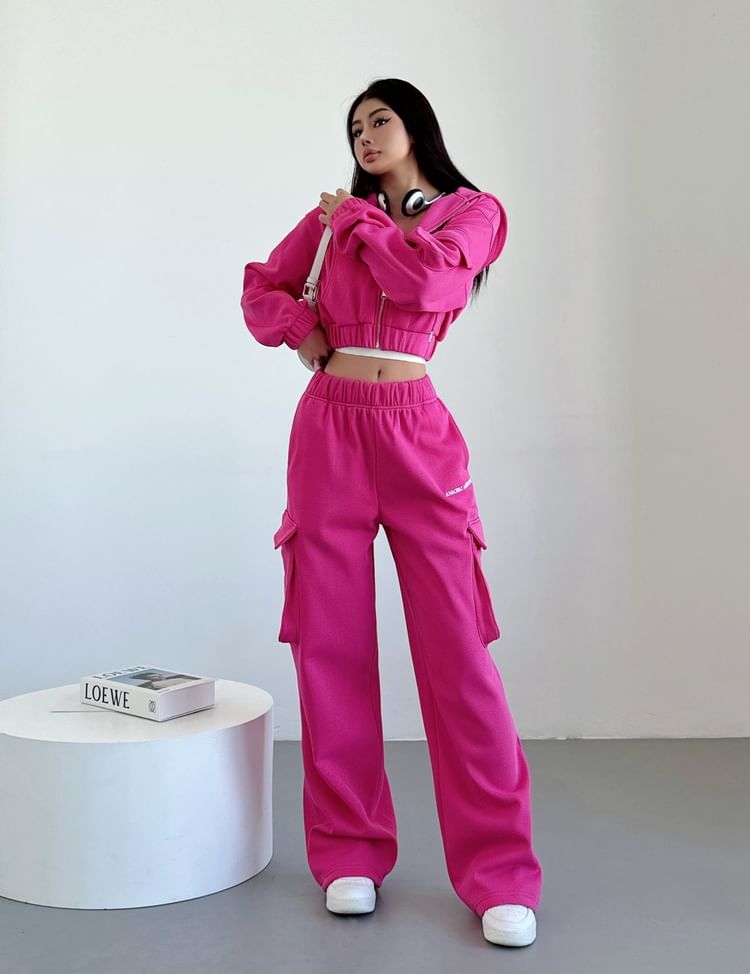 LIVIE - Fleecegevoerde cropped hoodie met geborduurde letters en rits / Cargo-joggingbroek met elastische taille en wijde pijpen