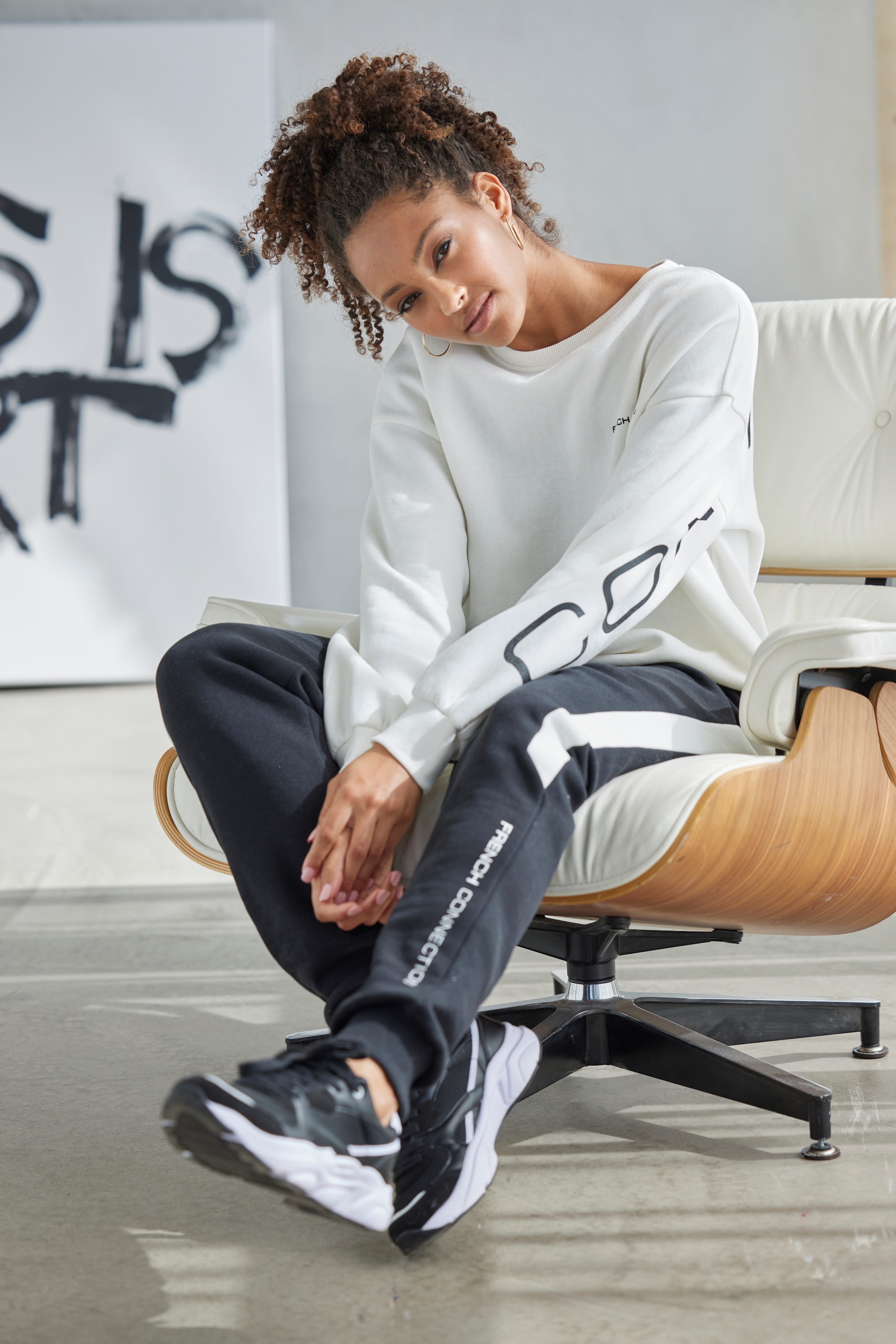 French Connection Sweatshirt , mit Schriftzug auf dem Rücken