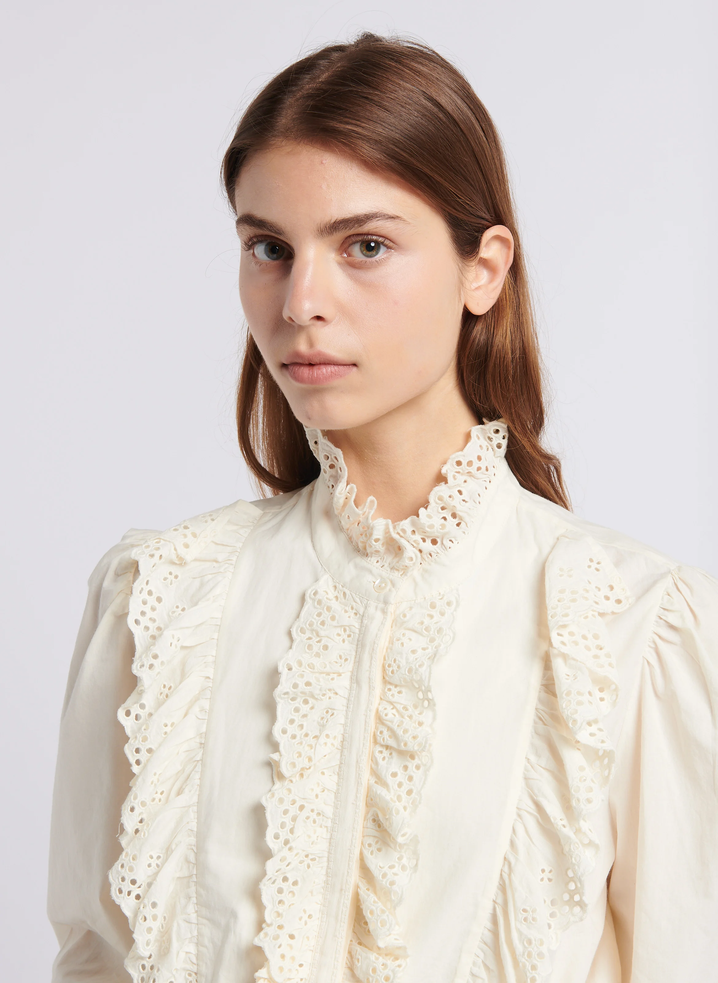 CHARLOTTE - Chemise à plastron volanté en coton | Beige