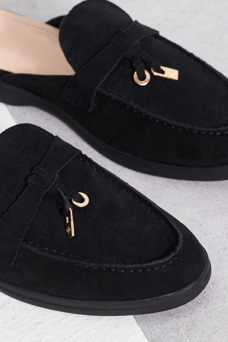 Mocassin en velours noir ouvert