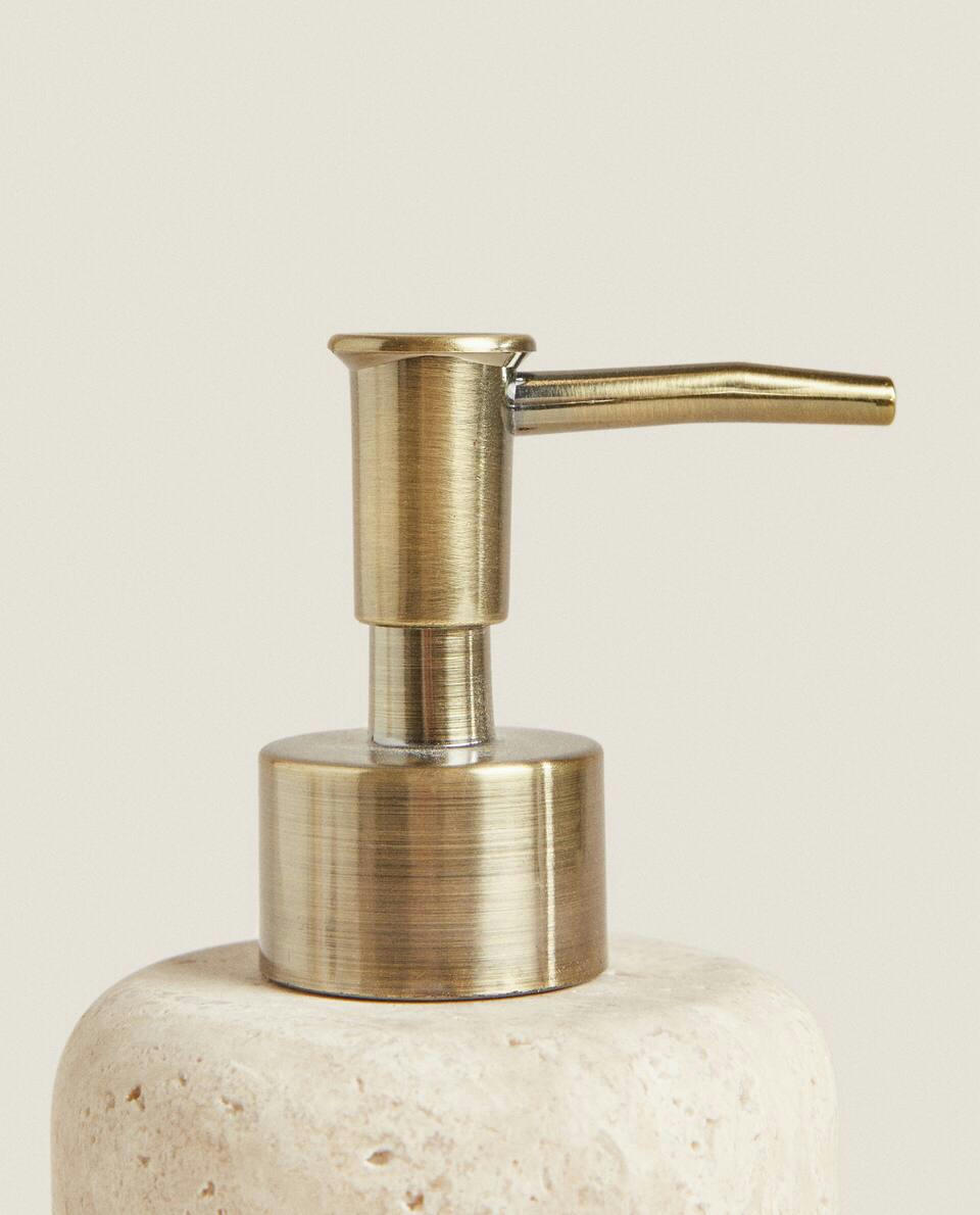 Conjunto de banheiro em mármore bege