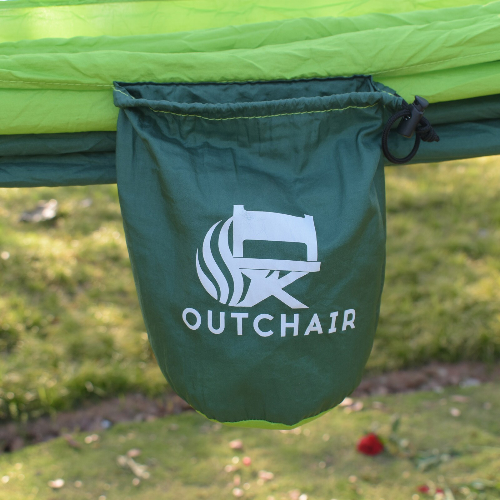 OUTCHAIR Mini Reise Hängematte Hang Out Camping Wetterfest Nylon XL 780 g Leicht Farbe: Grün/dunkelgrün