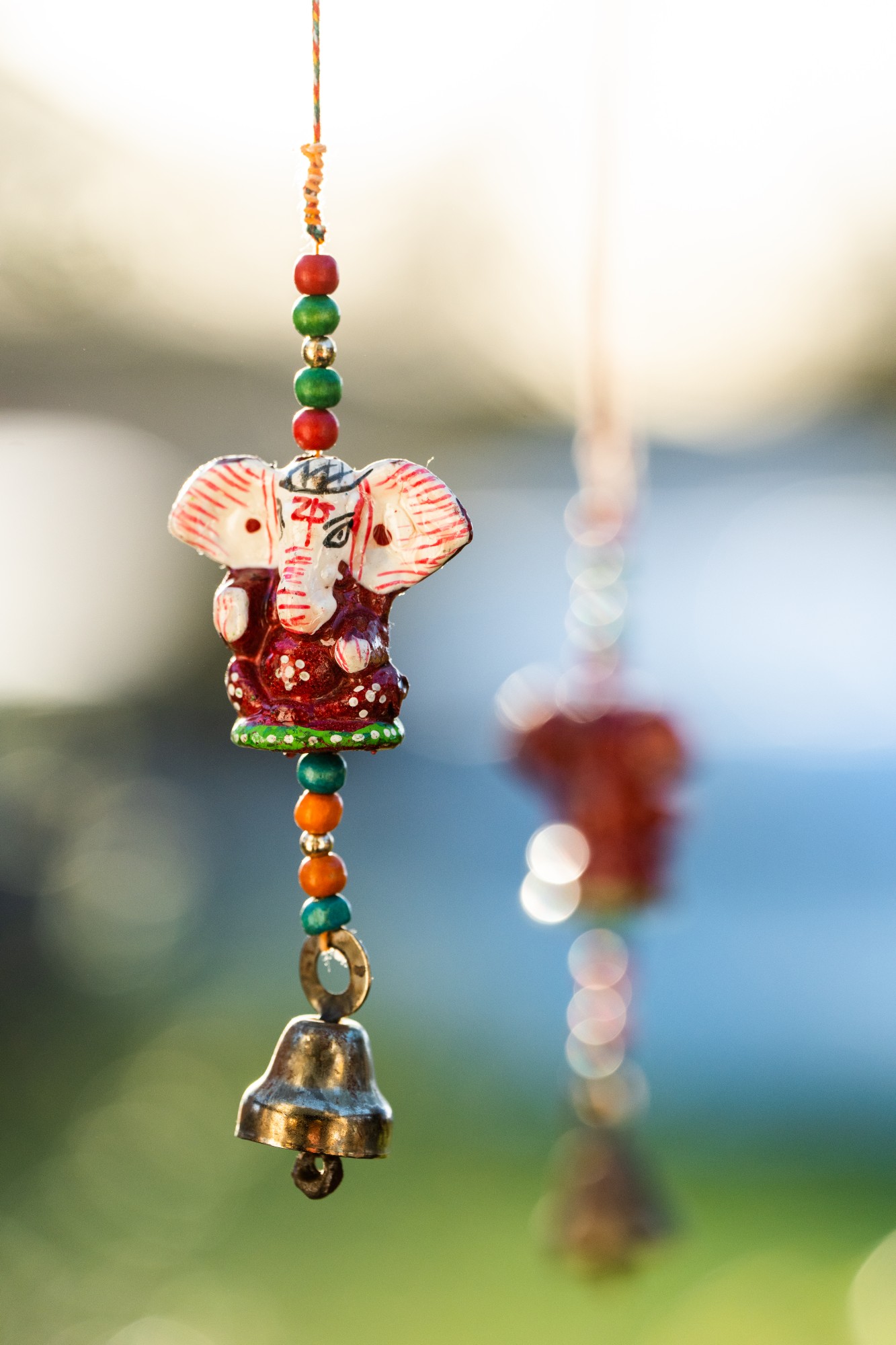 Anhänger 'Ganesh' rot mit Glocke, H 15 cm, B 5 cm von fischer's lagerhaus