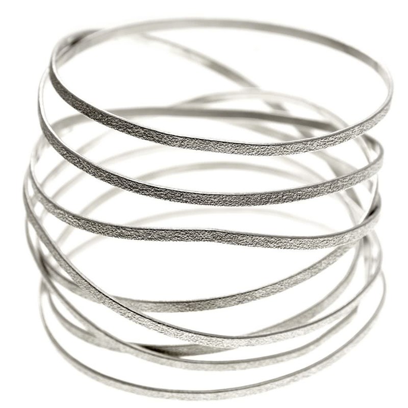 Bracelet rigide en plaqué argent métallique fait main avec 8 rangées de fil martelé - Bijou de créateur