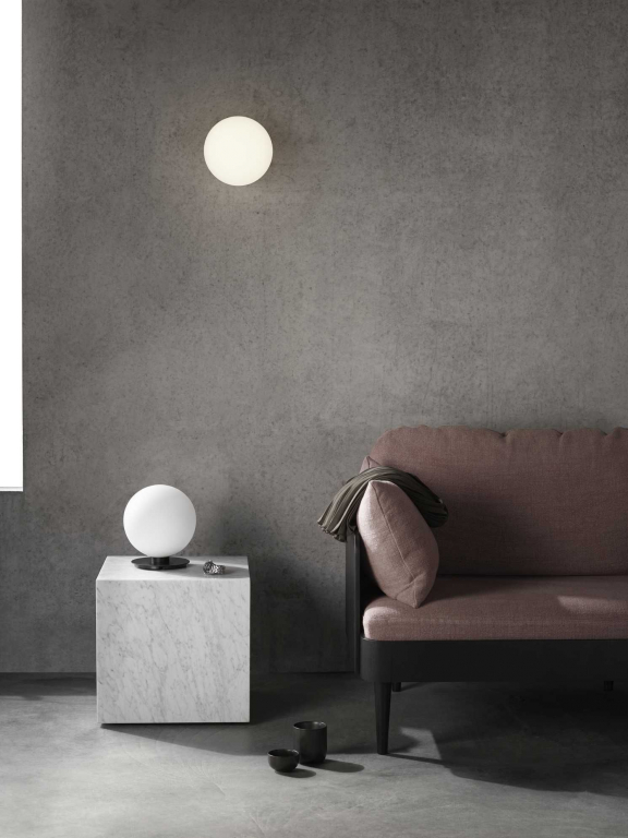 Audo Copenhagen TR Bulb plafond- en wandlamp mat zwart