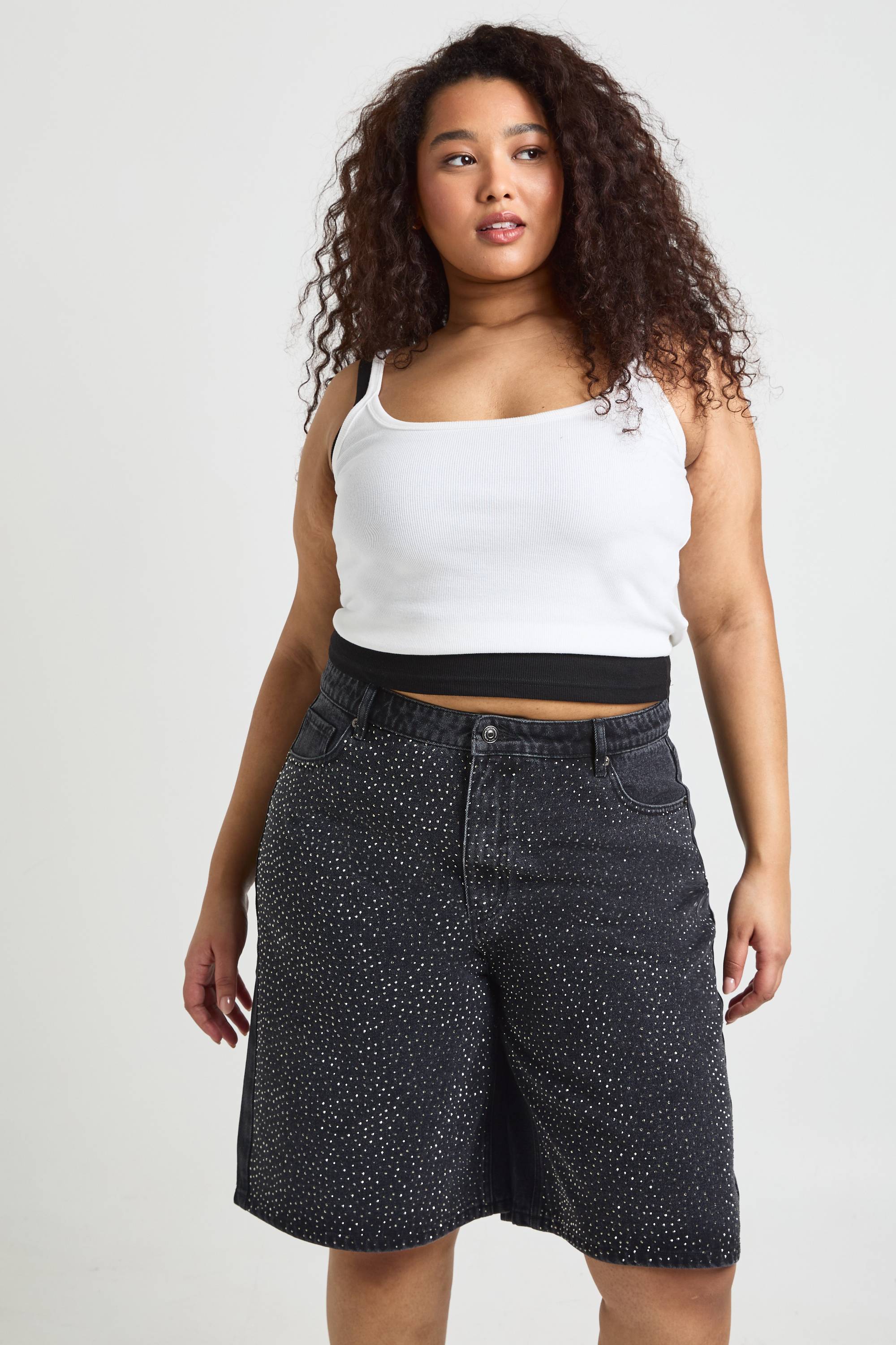 boohoo Short En Jean Orné Grande Taille