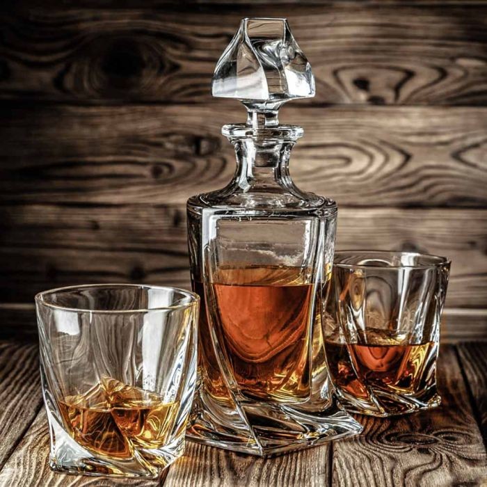 Twisted Decanter Set