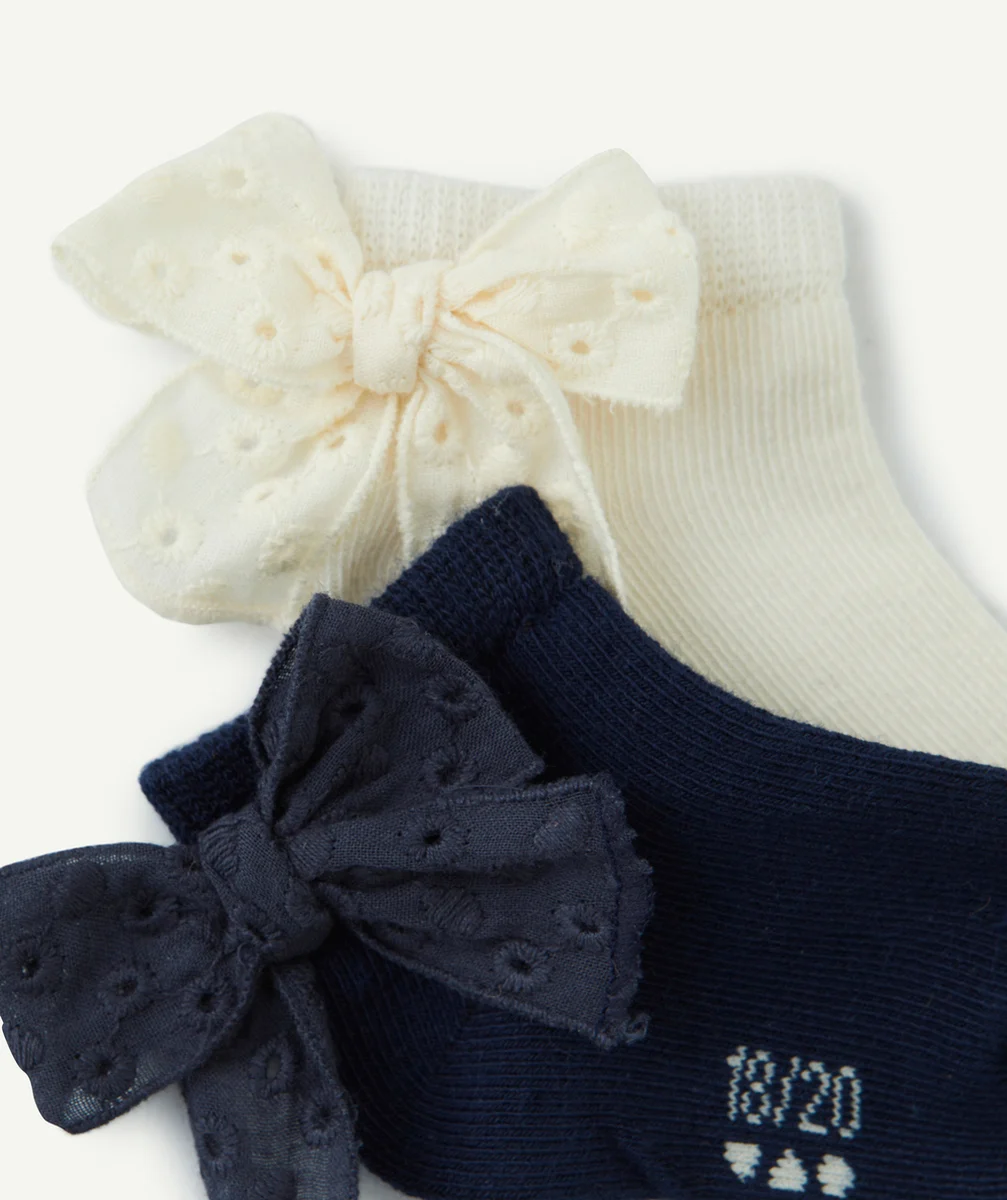 LOT DE 2 CHAUSSETTES BÉBÉ FILLE UNIES AVEC NOEUD EN BRODERIE