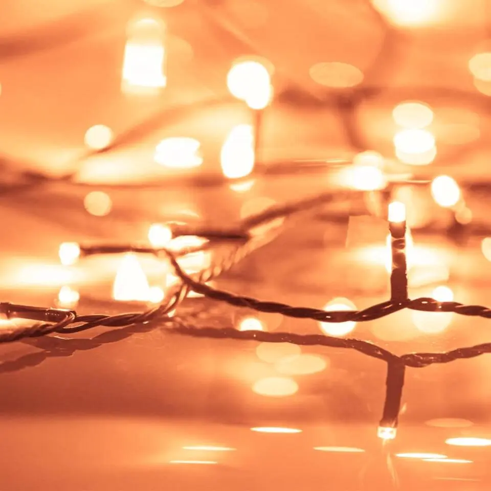 vidaXL - Kunstkerstboom met 208 tips en 150 LED's 180 cm - Groen en wit - PVC