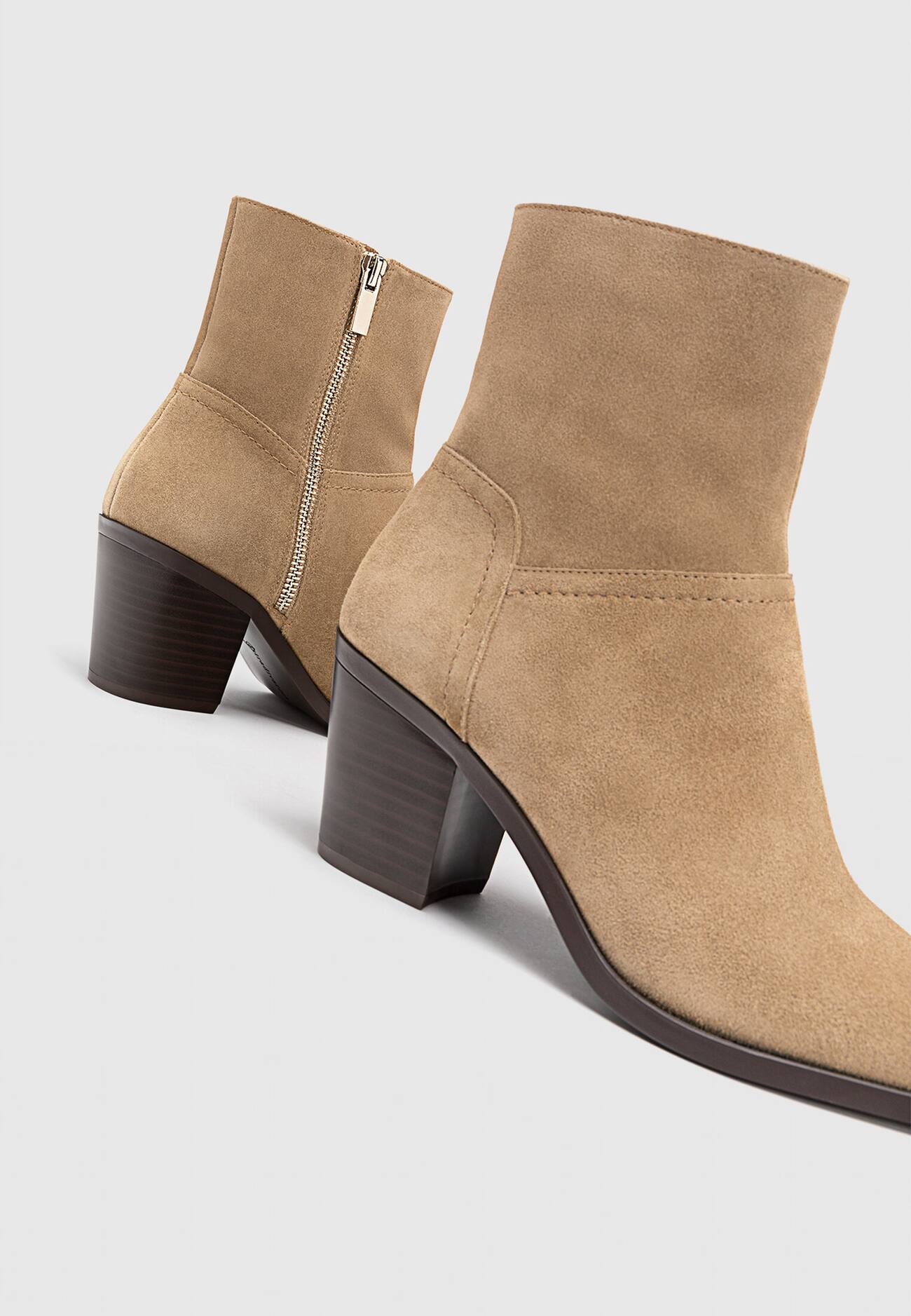 Botas de cano curto em camurça estilo rústico
