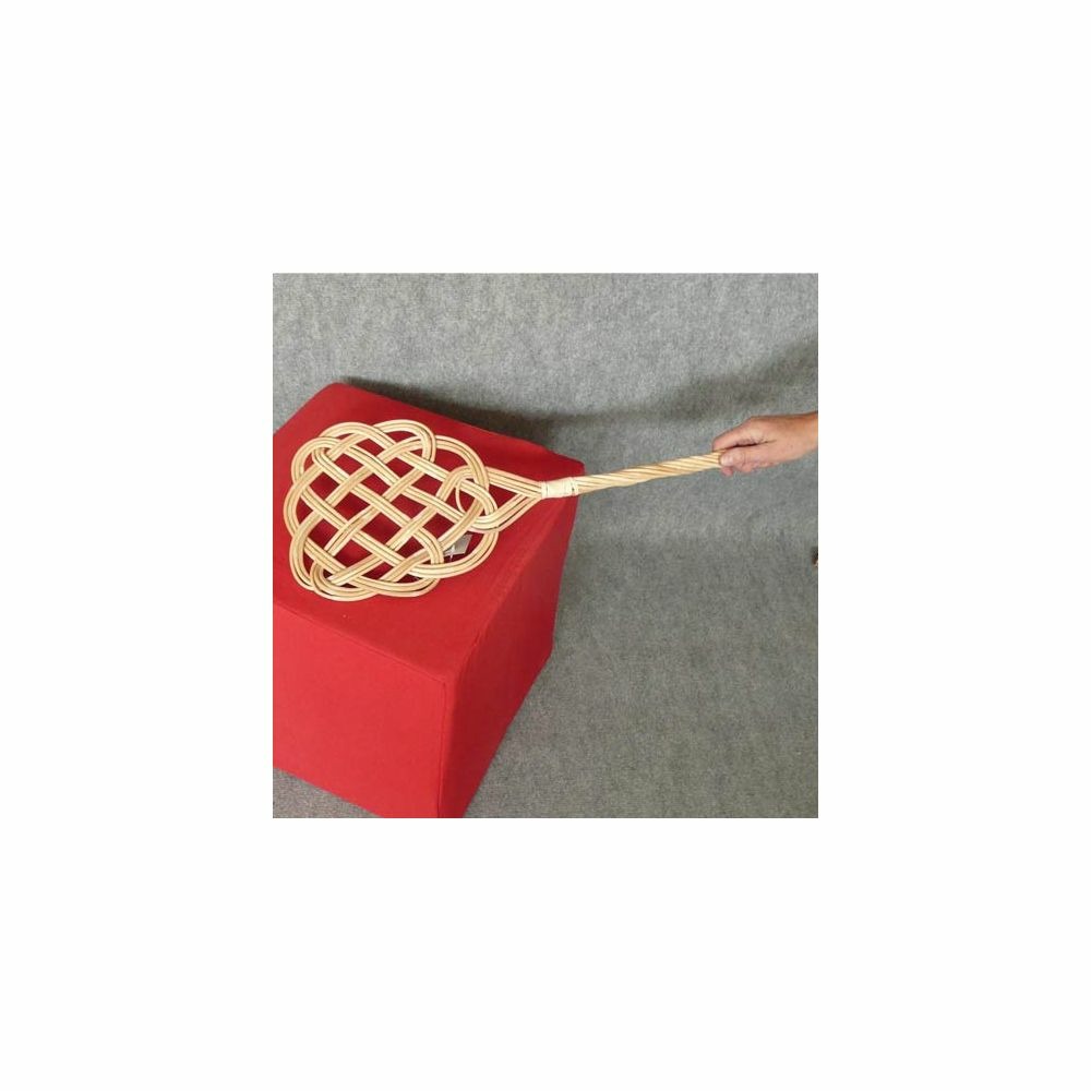 Tapette à tapis en rotin