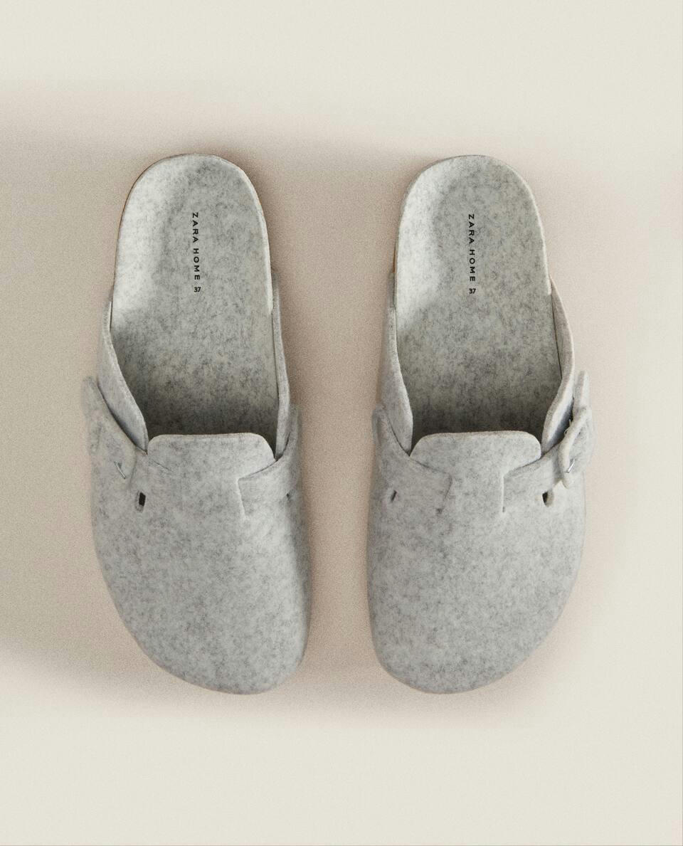 Chinelo Mule de feltro com fivela revestida