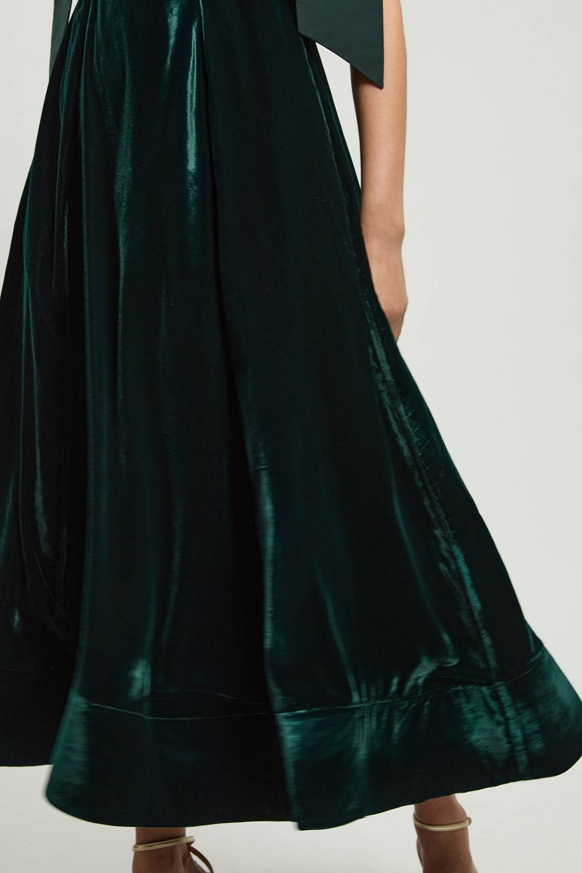 KarenMillen Robe Mi-Longue de Soirée Bardot en Velours Tissé avec Nœud en Taffetas