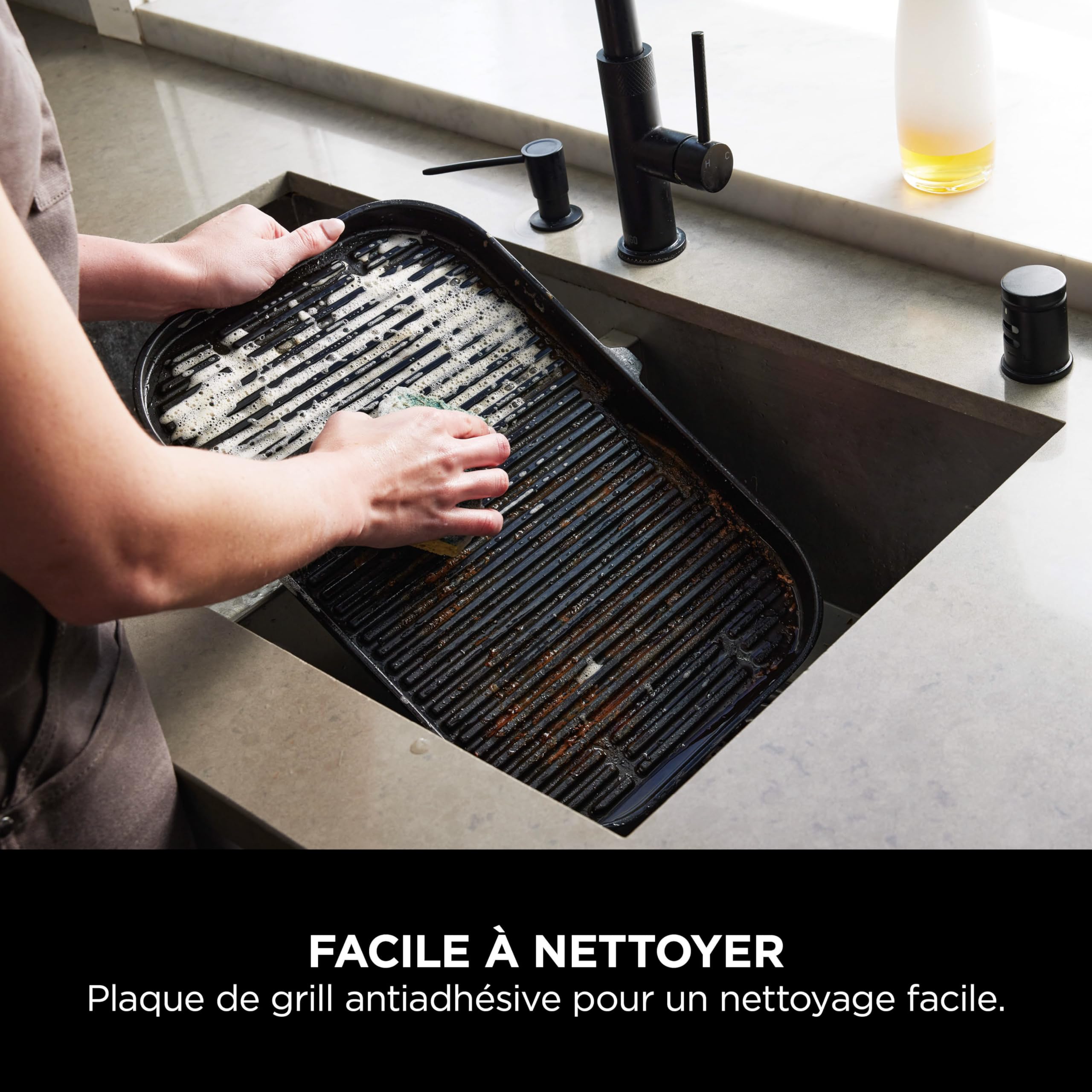 Ninja Woodfire Pro Connect XL Barbecue Électrique & Fumoir avec Contrôle d'Application, 2 Sondes, Grille, Housse, Revêtements & Brosse, Grill & Friteu
