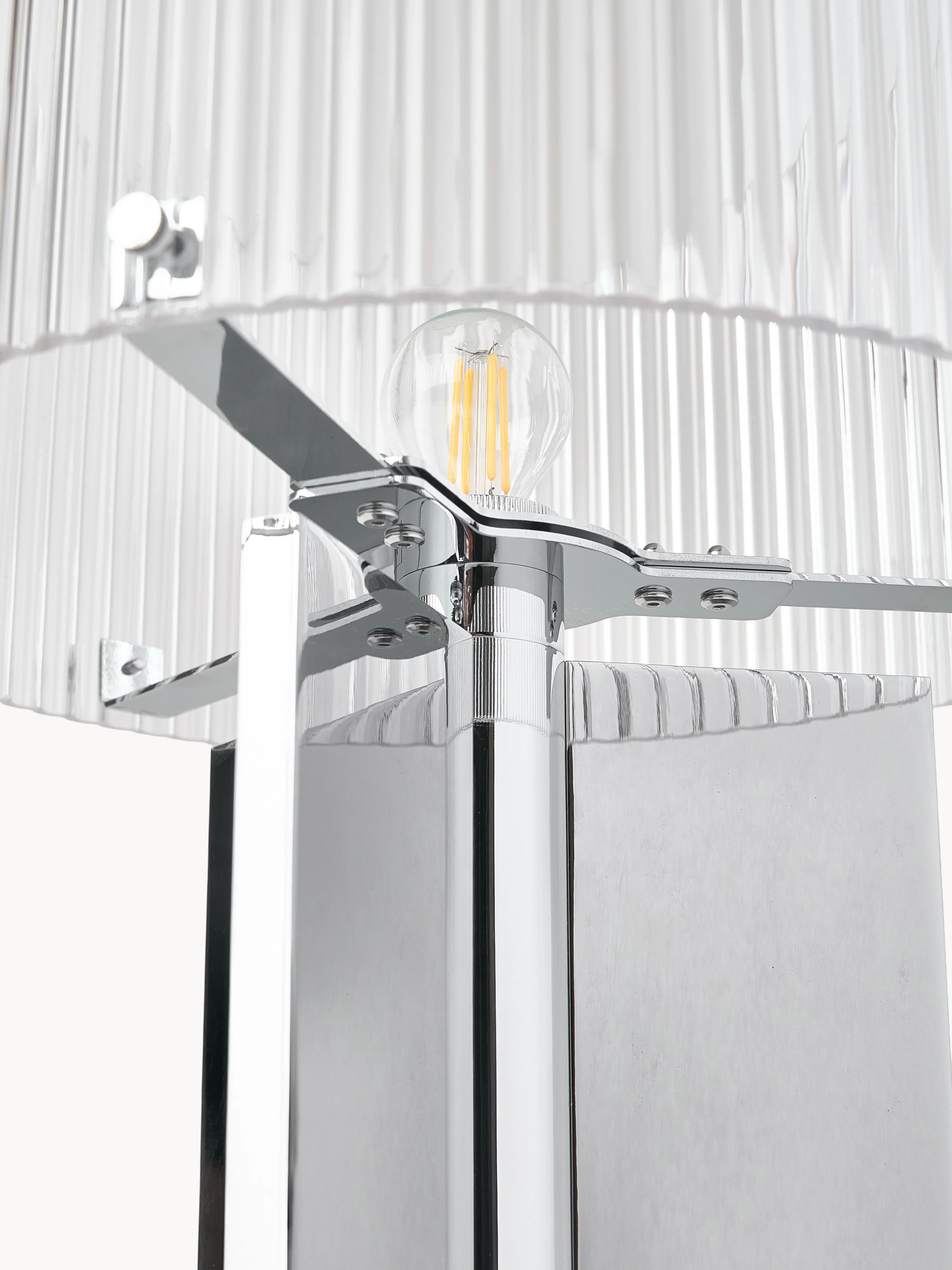 Tafellamp met geribbeld glas Emmi