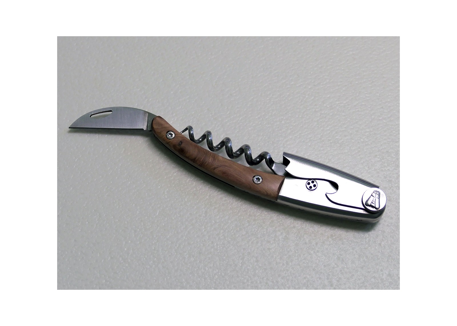 Sommelier Laguiole avec un manche en bois de Genévrier et mitre inox