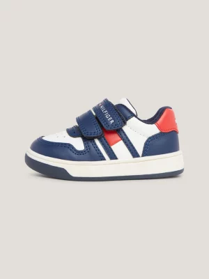 Tênis com fecho de velcro em blocos de cores