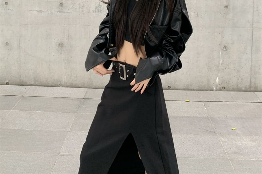 OUREA - Kraagvormig, effen imitatieleren cropped bikerjack met rits / Maxi A-lijn rok met split en riem