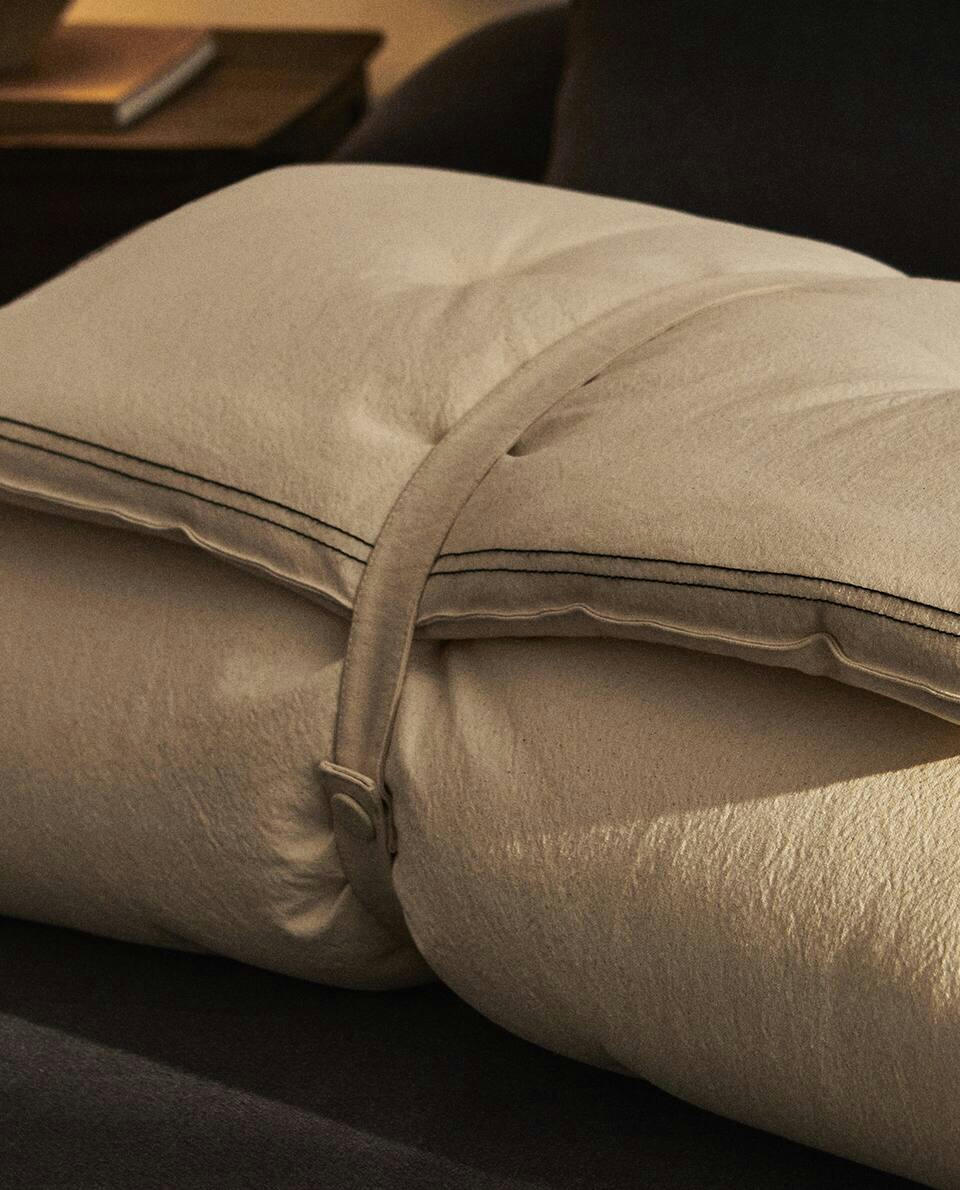 TOPPER COM DETALHE EM FORMATO DE BORDADO