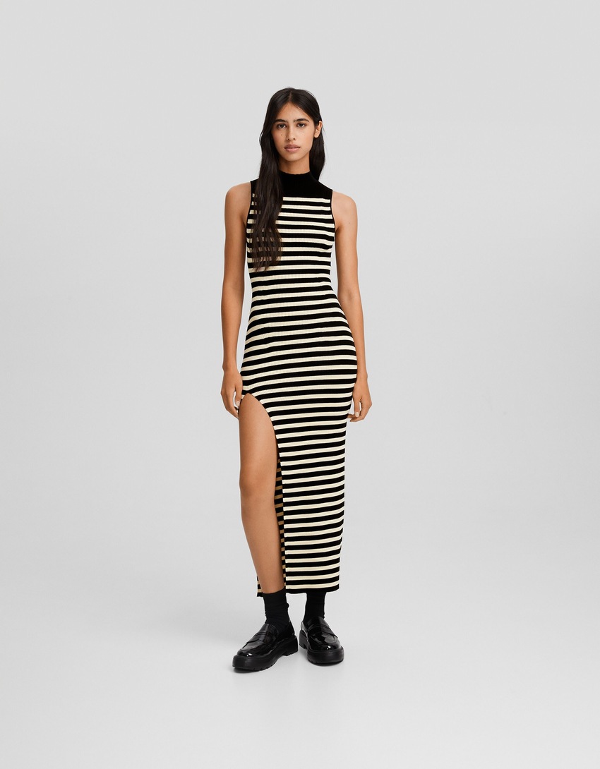 Vestido midi de malha sem mangas com gola alta