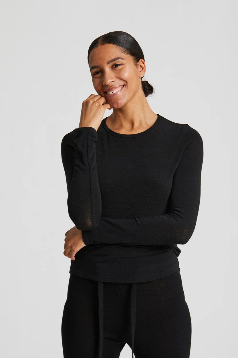 Gai+Lisva  Thyra Wool langærmet t-shirt - sort