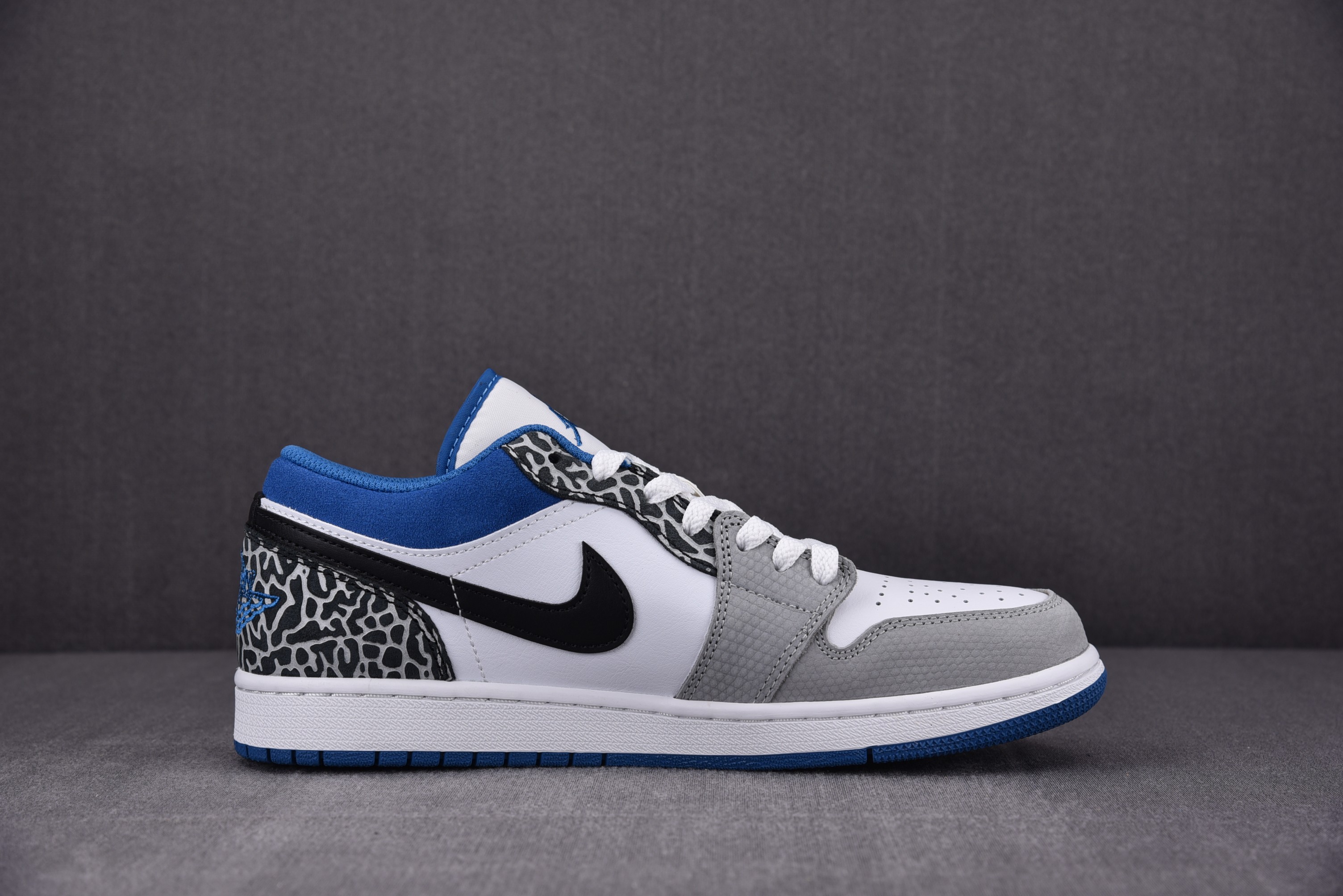 Jordan 1 Low SE True Blue