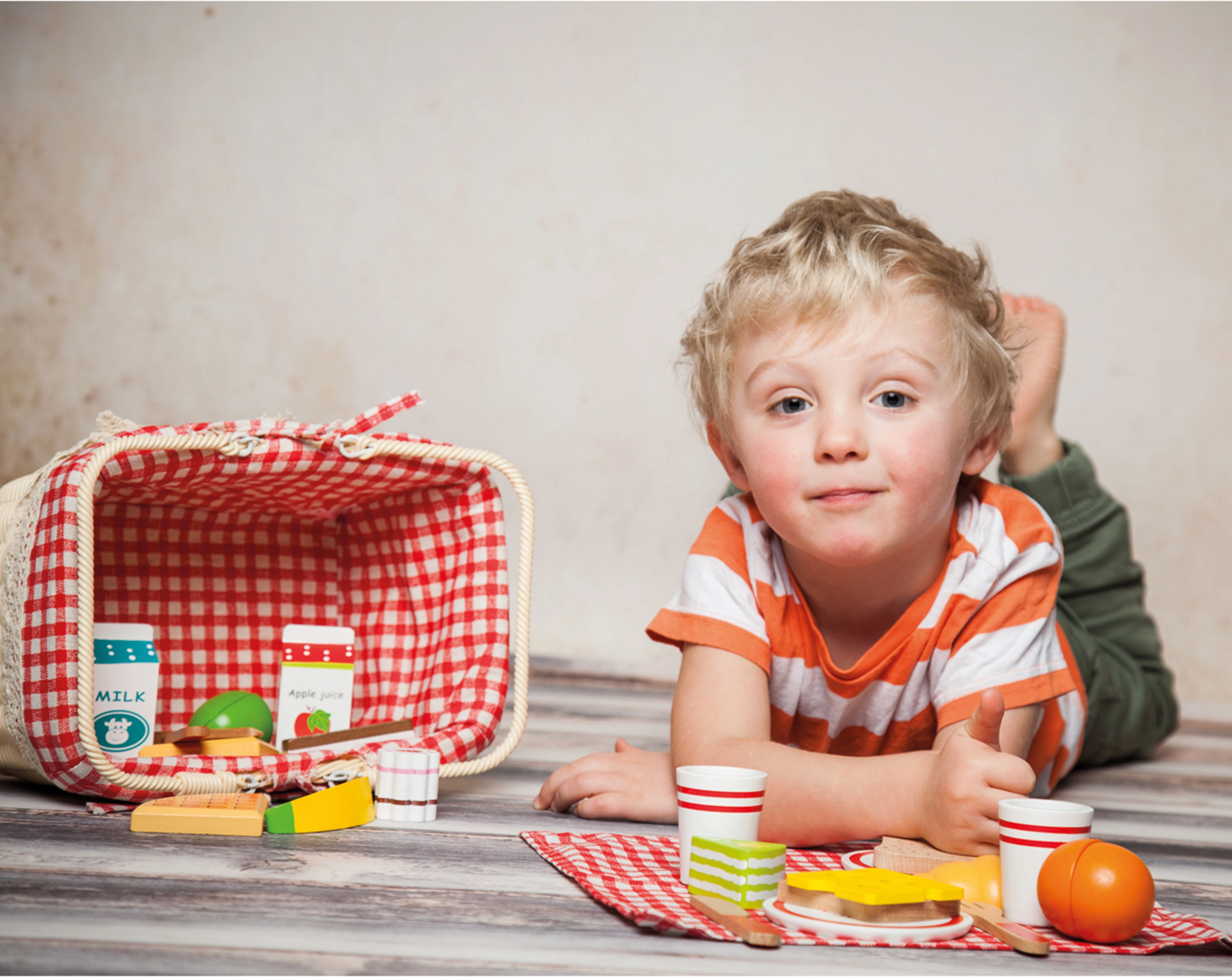 Picknickkorb mit Zubehör aus Holz