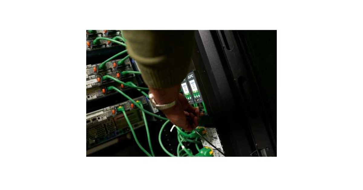 APCAPDU10350SM - Switched & Metered-by-Outlet, 0U, 32A, 400V  (Zwart, (24x) C13/15 + (24x) C13/15/19/21, IEC60309 32A 3Fase stekker)