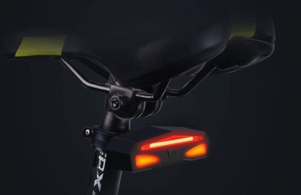 Wiederaufladbares USB Velo Blinker Rücklicht LED Bremslicht Fahrrad Warnlicht mit 3 Beleuchtungsmodi / Fernbedienung IPX4 - Schwarz