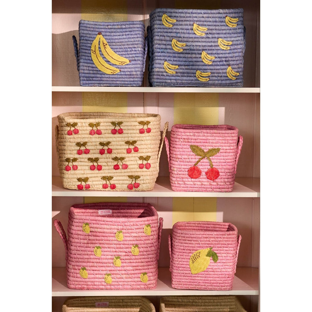 Køb Rice Raffia Square Kurv Med Small Lemons All Over Embroidery Og Raffia Handles