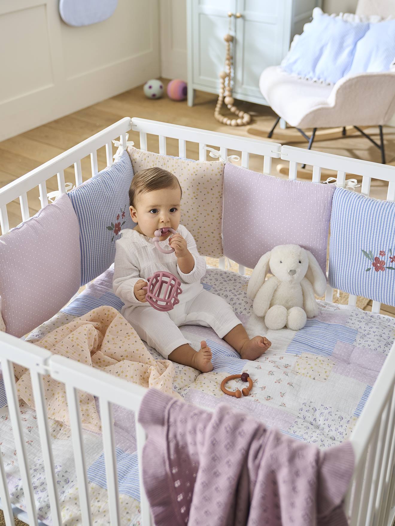 Protetor de berço modular em gaze de algodão / protetor de cercado infantil COUNTRY HOUSE multicolorido