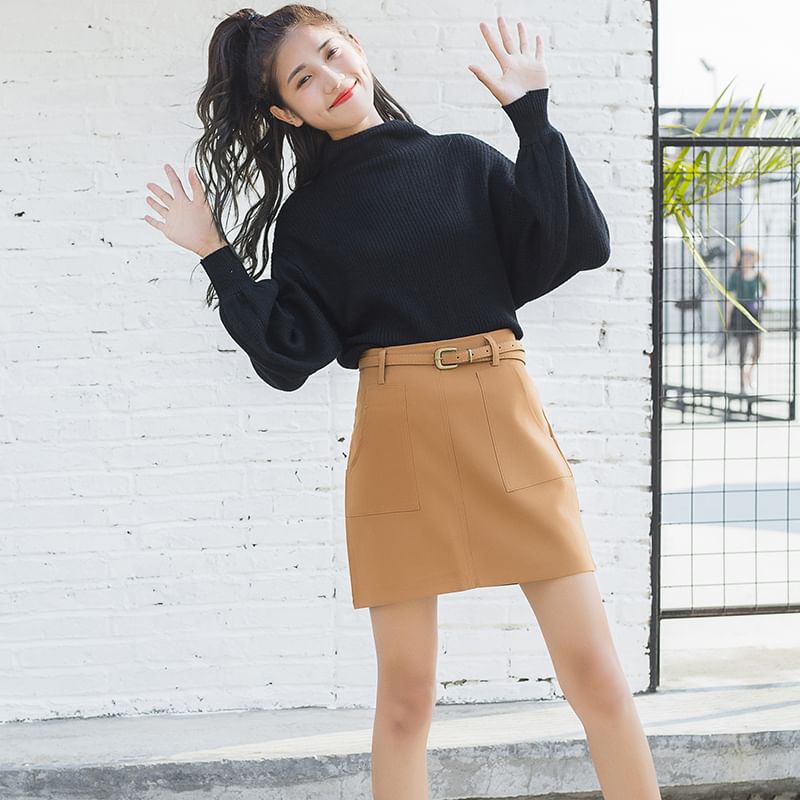 Petit Lace - Effen blouse met mock-neck / Mini-aansluitende rok / Set