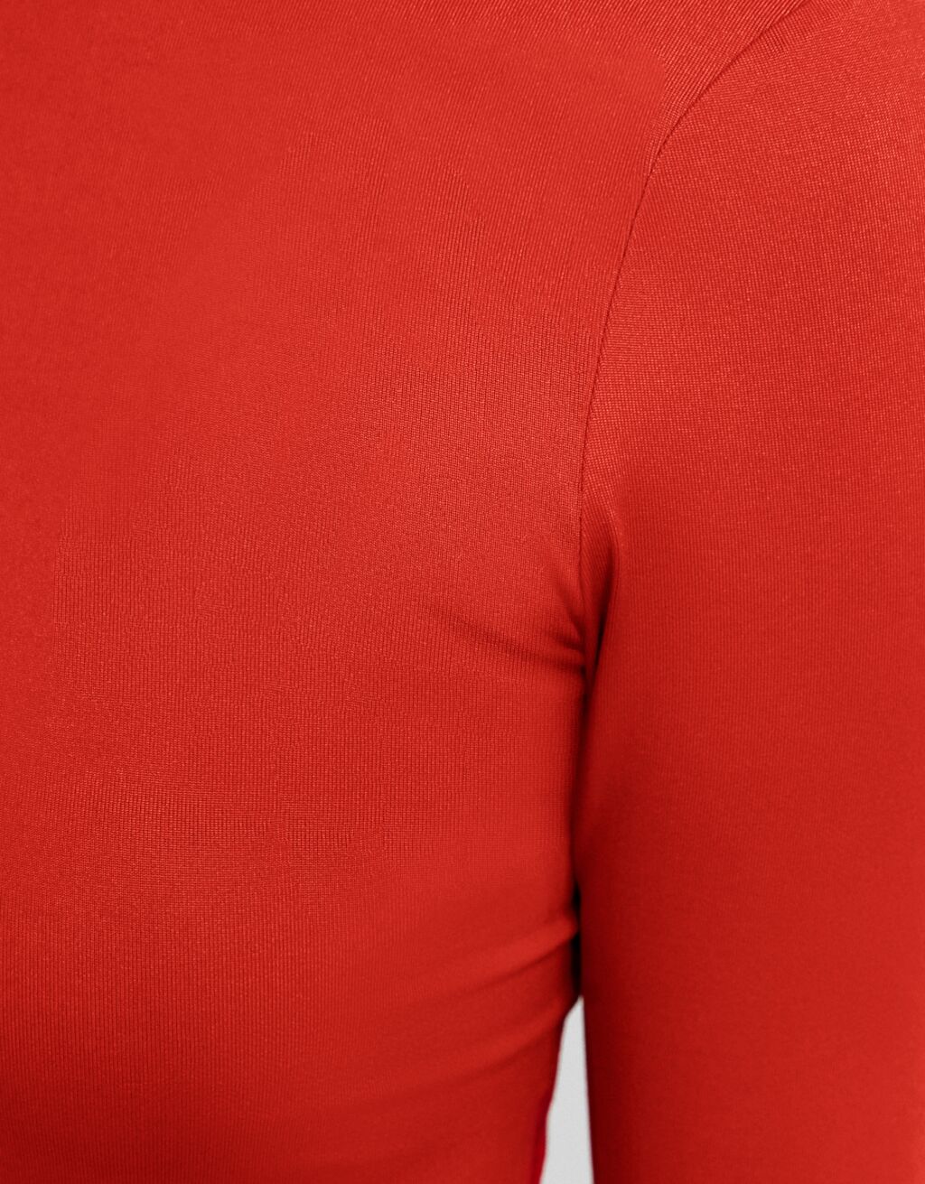 Camiseta de manga comprida com costas abertas