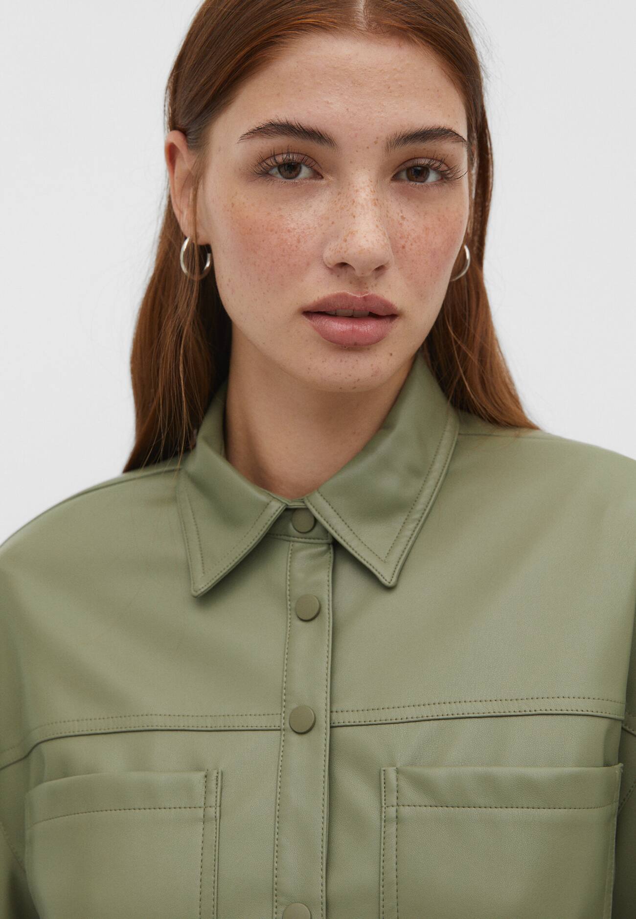 Camisa básica de couro sintético