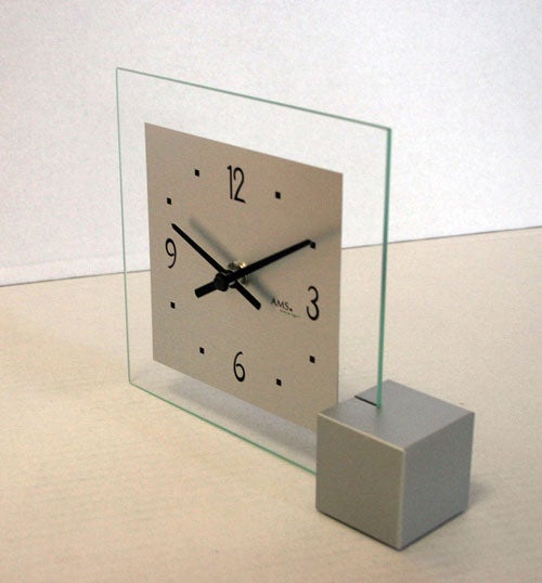 AMS 102 moderne tafelklok in aluminium en glas