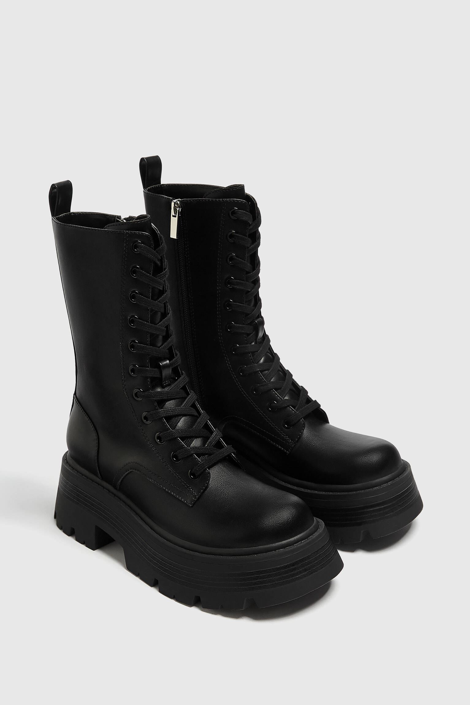 BOTA DE PLATAFORMA COM CADARÇO - PRETA