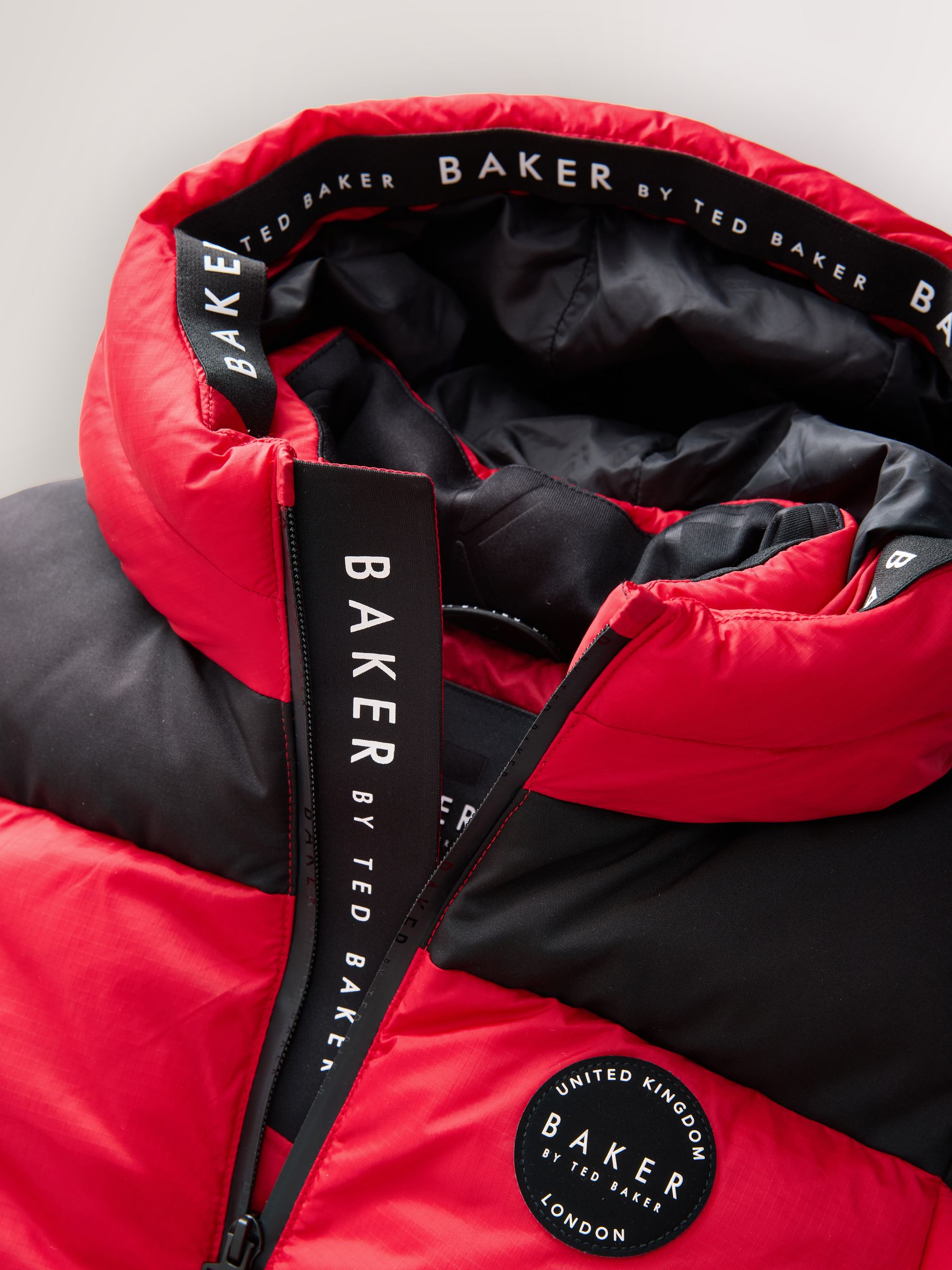 Rood/zwart - Baker By Ted Baker Shower Resistant Colourblock Padded Jackets