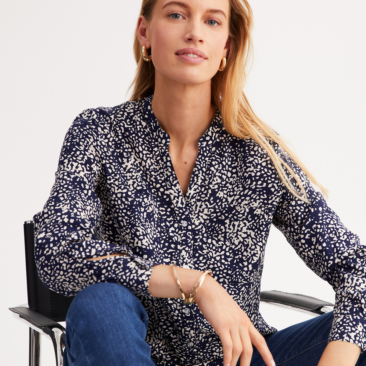 ANNE WEYBURN<br>Blusa estampada, gola túnica, mangas compridas